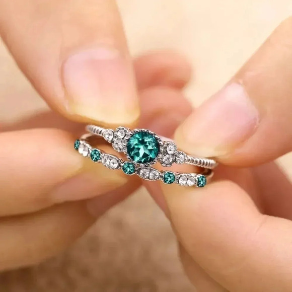 NEW! Dainty “Flora” 18K Green Sapphire Ring Set - Picture 3 of 8